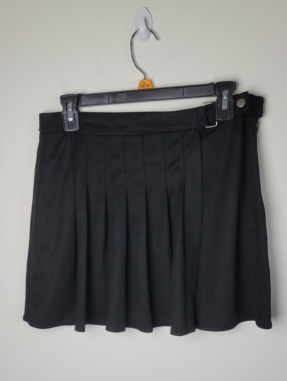 3/$20🎉 Honey Punch Black Pleated Skirt